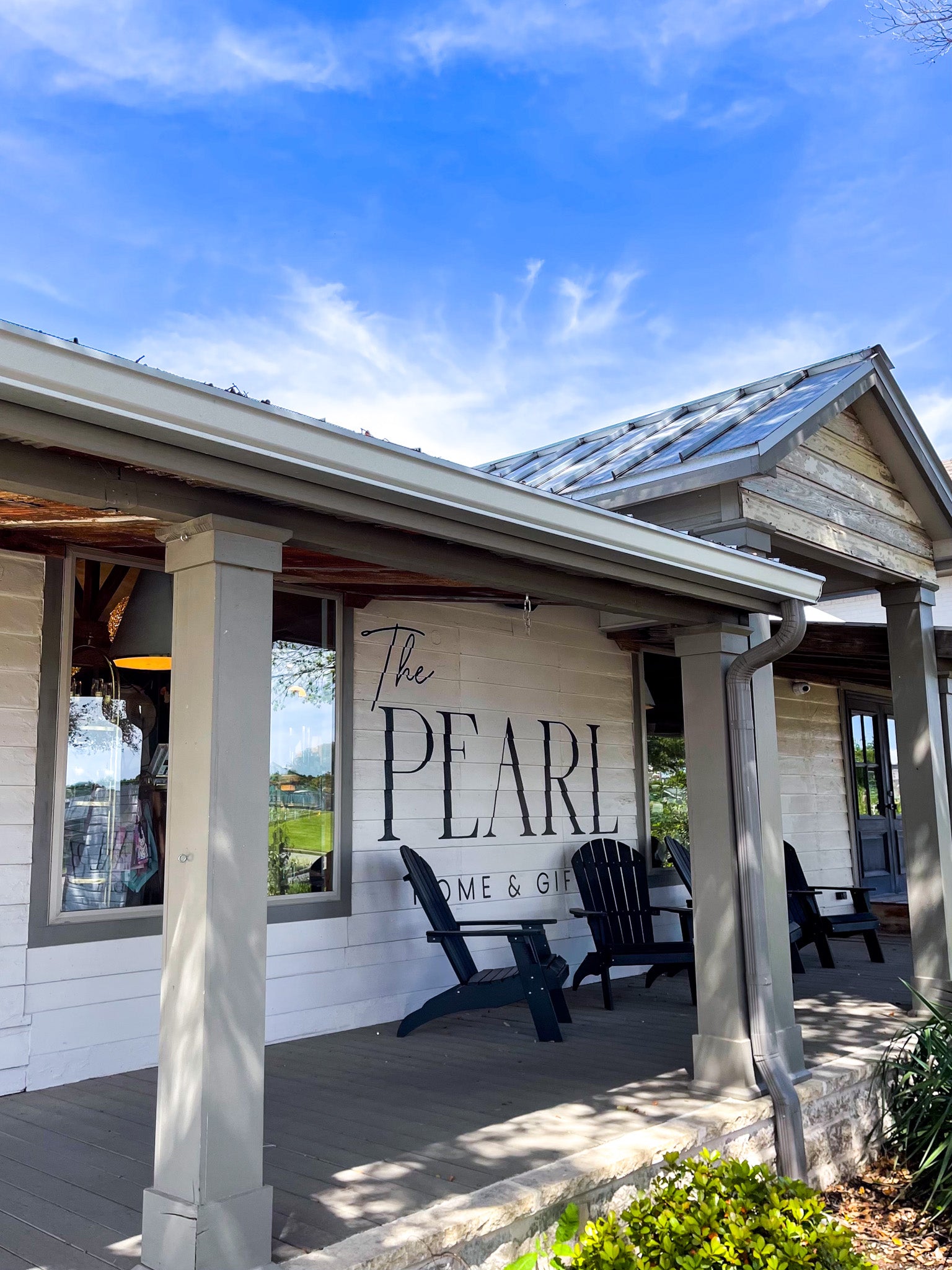 The outside of the Pearl Boutique in Granbury, Texas